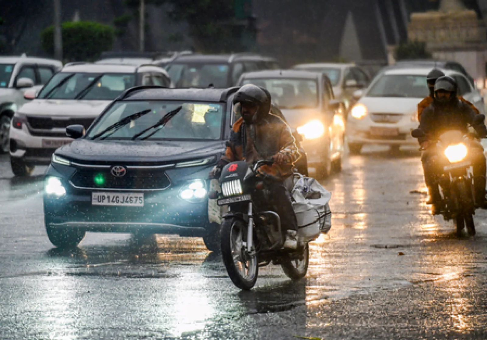Delhi-NCR Weather: बारिश ने धोया दिल्ली का प्रदूषण! रेड जोन से बाहर निकली हवा, जानें 26 जनवरी और गणतंत्र दिवस पर कैसा रहेगा मौसम?