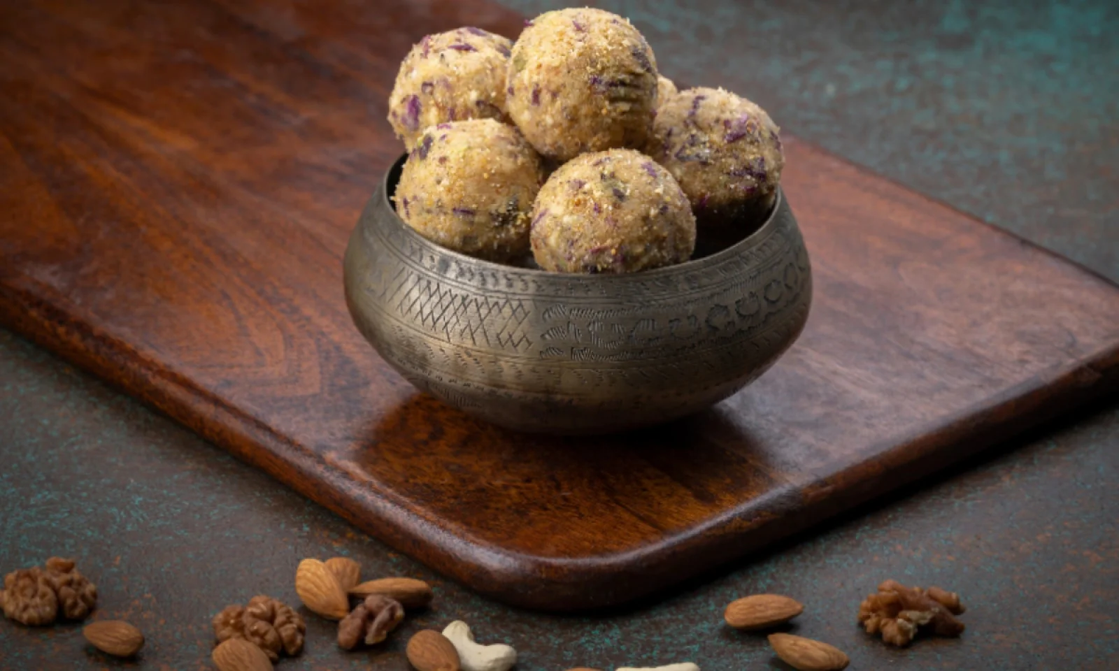 सर्दियों में ड्राई फ्रूट्स वाले लड्डू के फायदे और घर पर बनाने की आसान रेसिपी