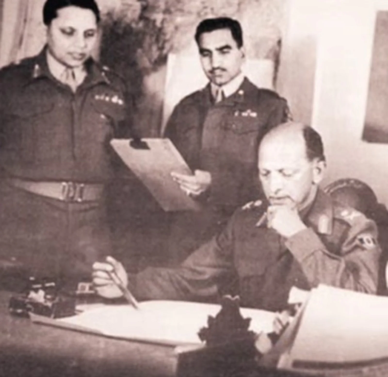 फील्ड मार्शल करियप्पा का वो 'एक फैसला' जिससे बचा लेह-लद्दाख: 11,500 फीट की ऊंचाई पर टैंक उतारकर दुनिया को चौंकाया, जानें 'ऑपरेशन बाइसन' की पूरी कहानी