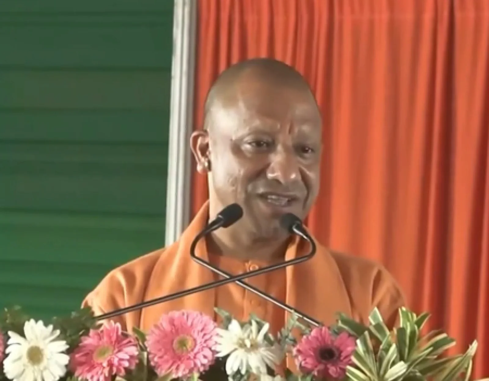 नए उत्तर प्रदेश का नया गोरखपुर: सीएम योगी ने किया फ्लाईओवर का उद्घाटन, दंगाइयों और माफियाओं को दी कड़ी चेतावनी