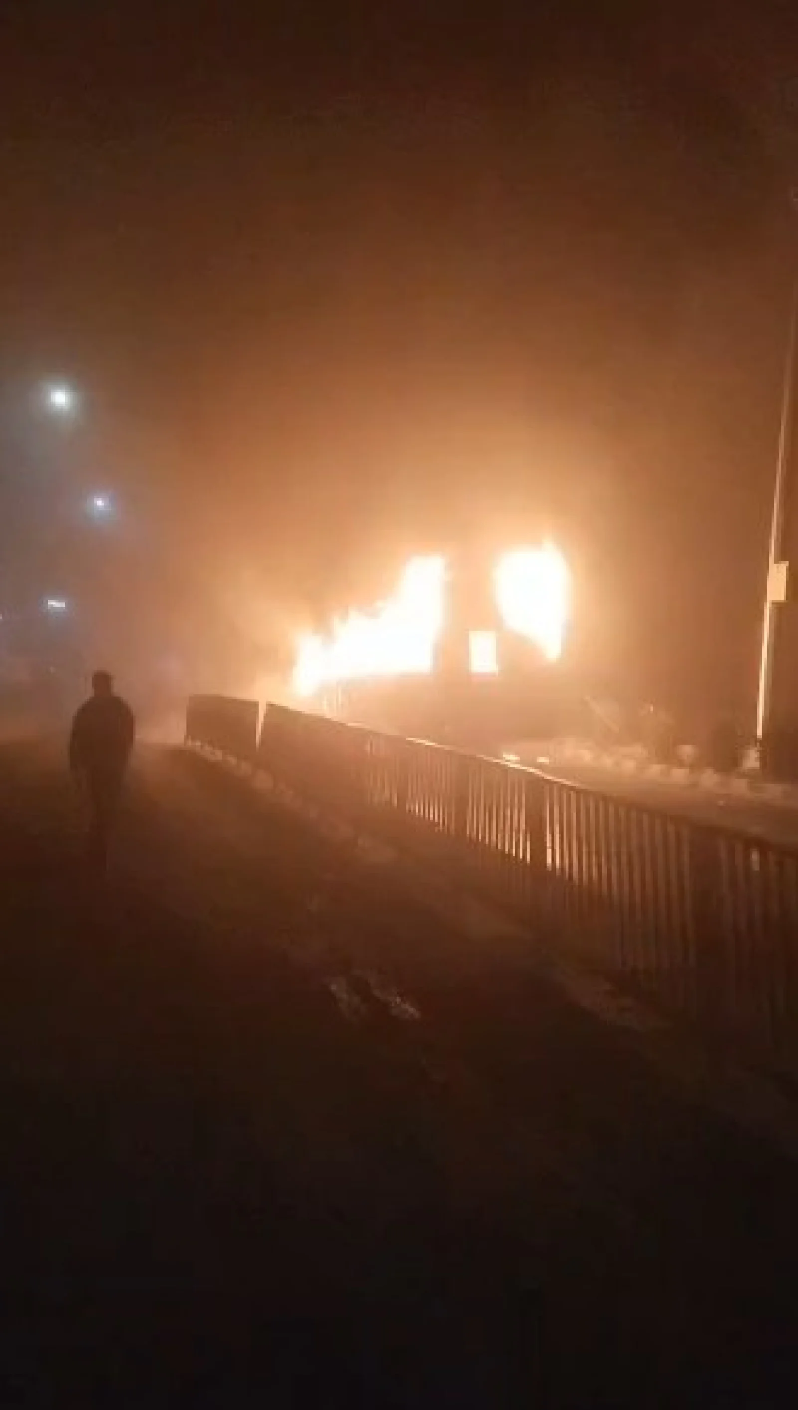 बीकानेर बस हादसा: धू-धू कर जल उठी स्लीपर बस, इमरजेंसी एग्जिट ने टाला 'मौत का तांडव'