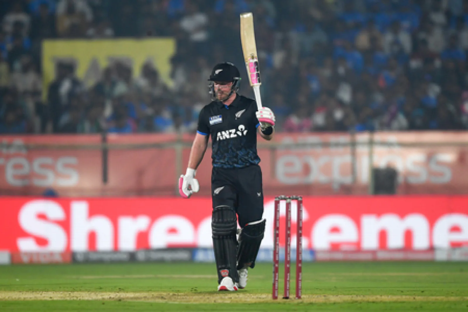 IND vs NZ 4th T20: विशाखापत्तनम में कीवी बल्लेबाजों का तूफान, भारत को मिला 216 रनों का पहाड़ जैसा लक्ष्य; कॉन्वे-सीफर्ट ने उड़ाए होश!
