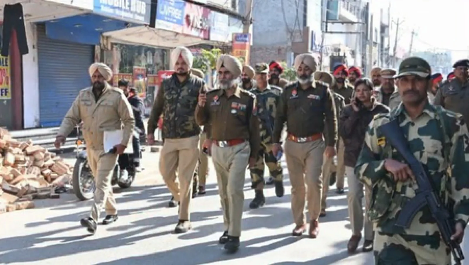 चंडीगढ़ के स्कूलों को बम से उड़ाने की धमकी: पुलिस ने जारी किया 'पब्लिक नोटिस'; अब स्कूल के अंदर और बाहर तैनात रहेगी फोर्स, जानें नई गाइडलाइंस!