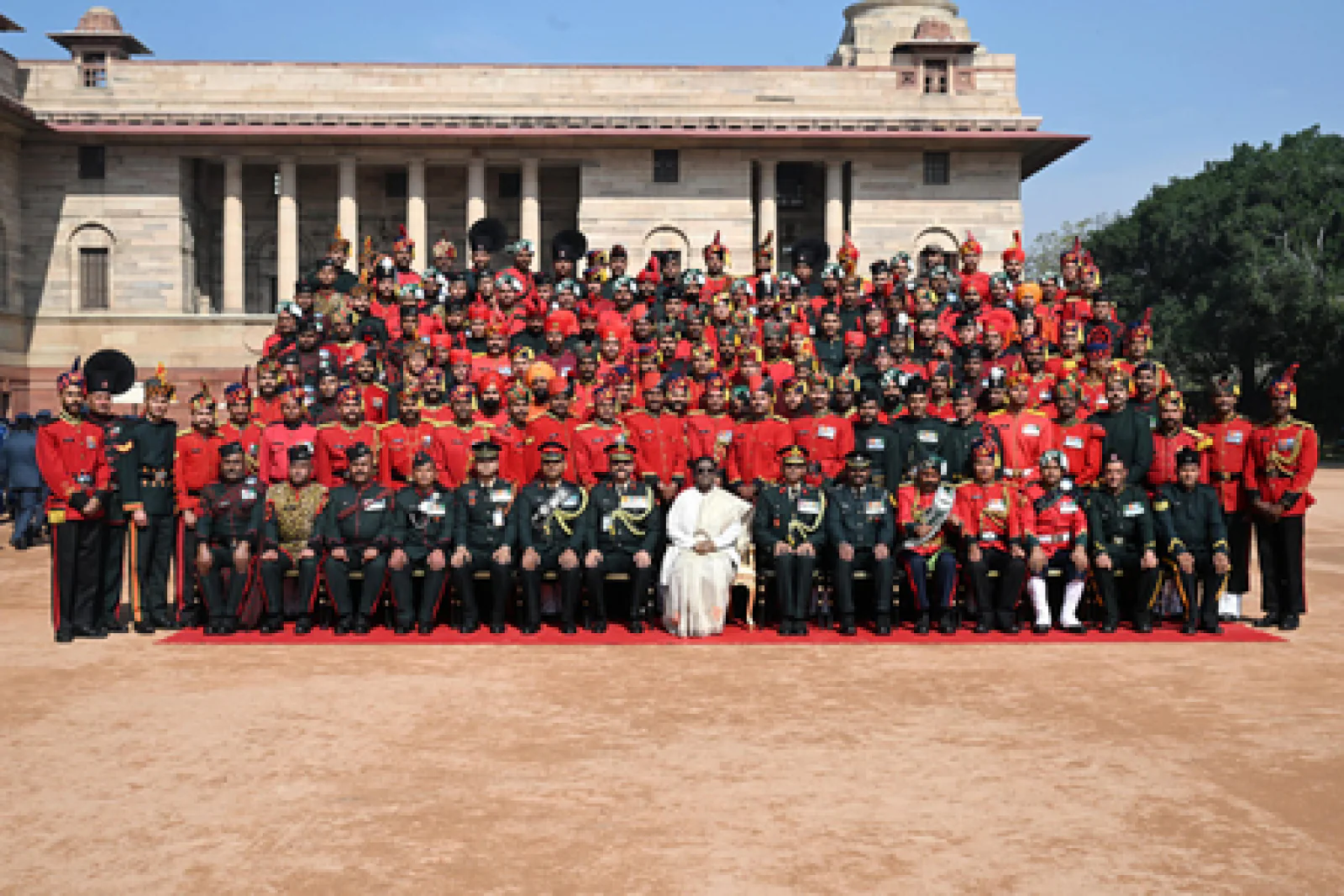 राष्ट्रपति भवन में जुटे गणतंत्र दिवस के 'असली हीरो': राष्ट्रपति मुर्मु ने सेना के बैंड और आउट्राइडर्स से की मुलाकात; साझा की यादगार तस्वीरें!