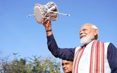 सोमनाथ में पीएम मोदी ने बजाया डमरू, बोले- 'हजार साल पहले आततायी सोच रहे थे जीत लिया, आज हमारी ध्वजा दे रही जवाब'