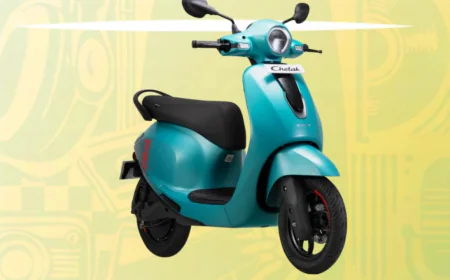 Bajaj Chetak C25 इलेक्ट्रिक स्कूटर मार्केट में छाया बुकिंग हुई शुरू