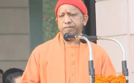 सीएम योगी ने 77वें गणतंत्र दिवस पर फहराया तिरंगा; संविधान के प्रति निष्ठा का दिया संदेश