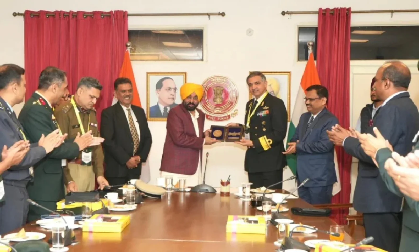 Punjab News: नेशनल डिफेंस कॉलेज के प्रतिनिधिमंडल से मिले सीएम भगवंत मान, बोले– पंजाब भारत का अन्नदाता और खड़गभुजा