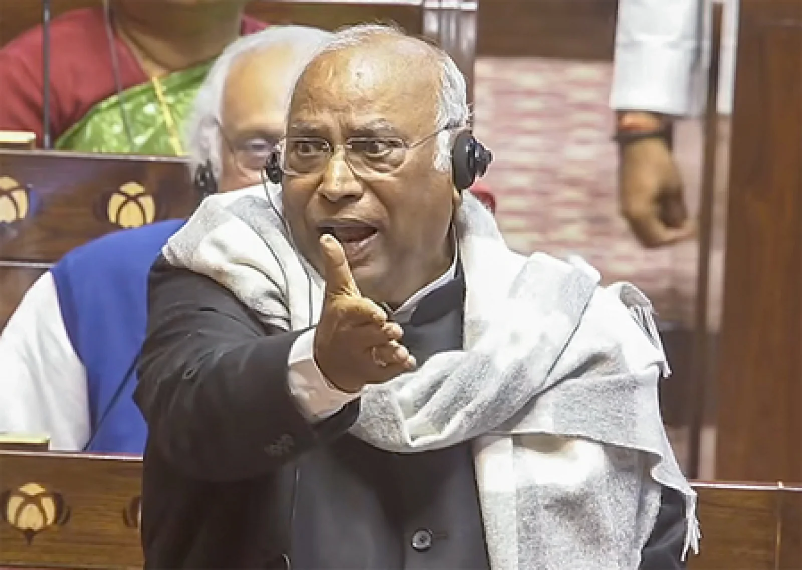 राज्यसभा में जेपी नड्डा-खड़गे आमने-सामने, ‘अबोध बालक’ टिप्पणी पर भड़का विपक्ष, वॉकआउट