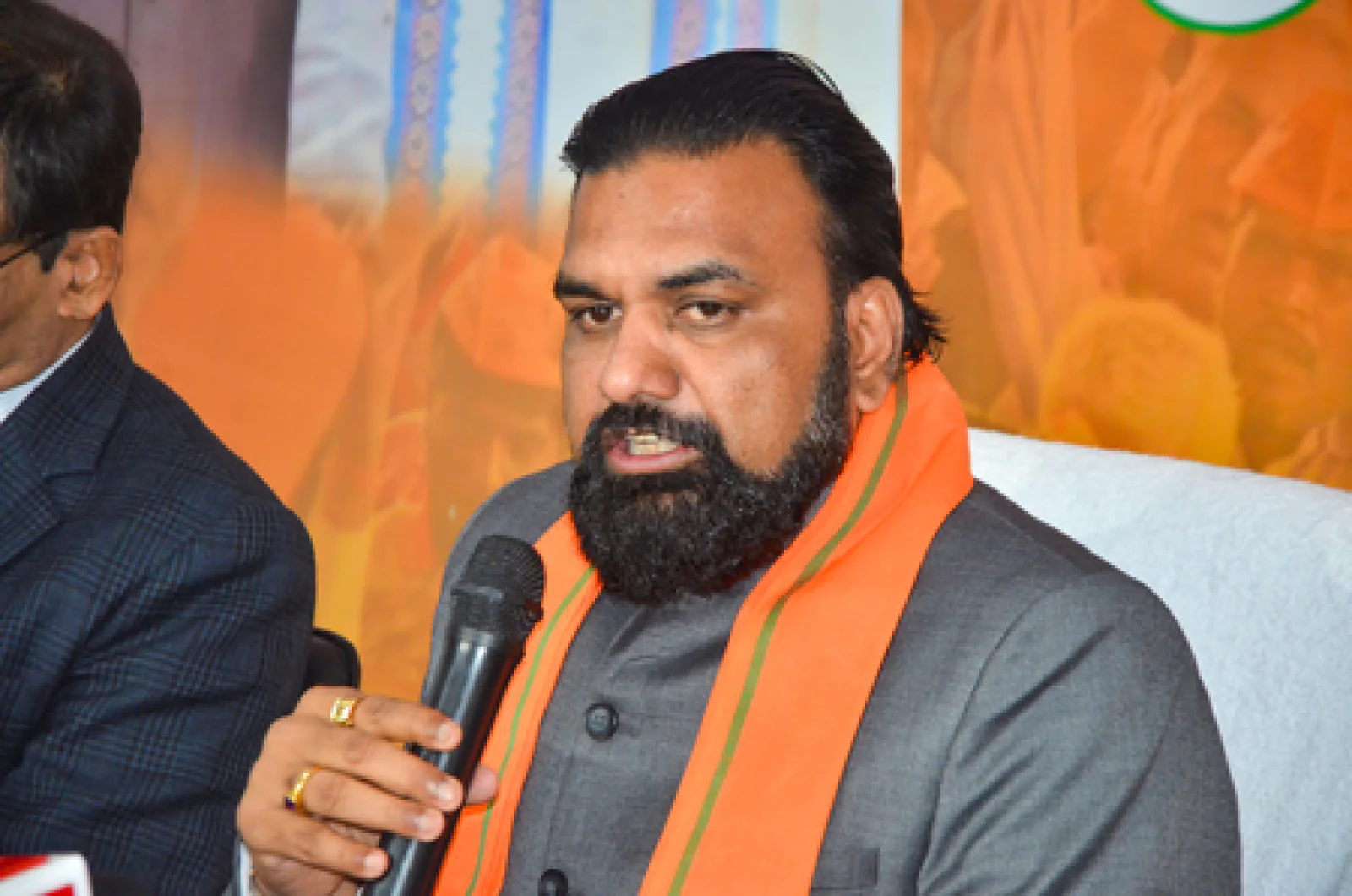 बिहार में अश्लील गानों पर नकेल: उपमुख्यमंत्री सम्राट चौधरी का सख्त निर्देश, दर्ज होगी FIR