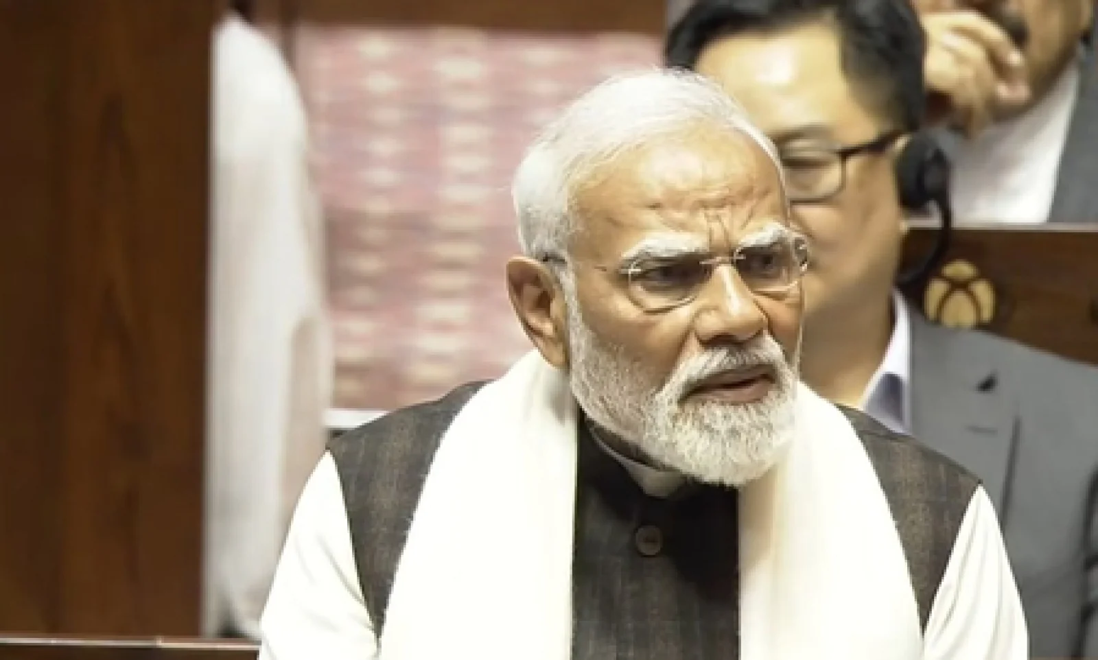 राज्यसभा में PM मोदी का संबोधन: 'फोन बैंकिंग' पर कांग्रेस को घेरा, घुसपैठ के मुद्दे पर बंगाल सरकार पर बरसे