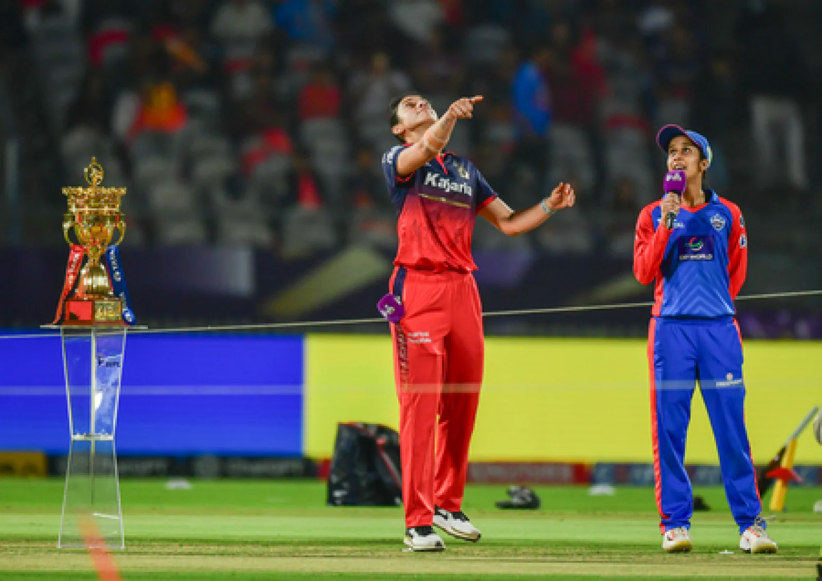 WPL 2026 Final: खिताबी जंग के लिए मंच तैयार, स्मृति मंधाना ने जीता टॉस; दिल्ली कैपिटल्स करेगी पहले बल्लेबाजी
