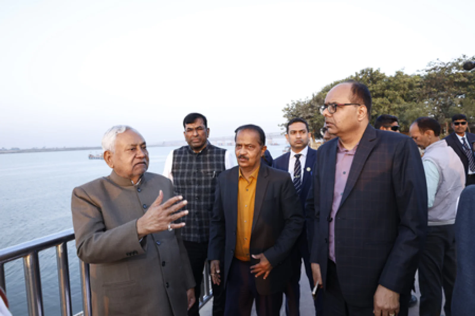 नीतीश कुमार का 'ग्राउंड जीरो' निरीक्षण: दीघा घाट पर अब होगी भव्य गंगा आरती, नए सिक्स-लेन ब्रिज को लेकर दिए खास निर्देश