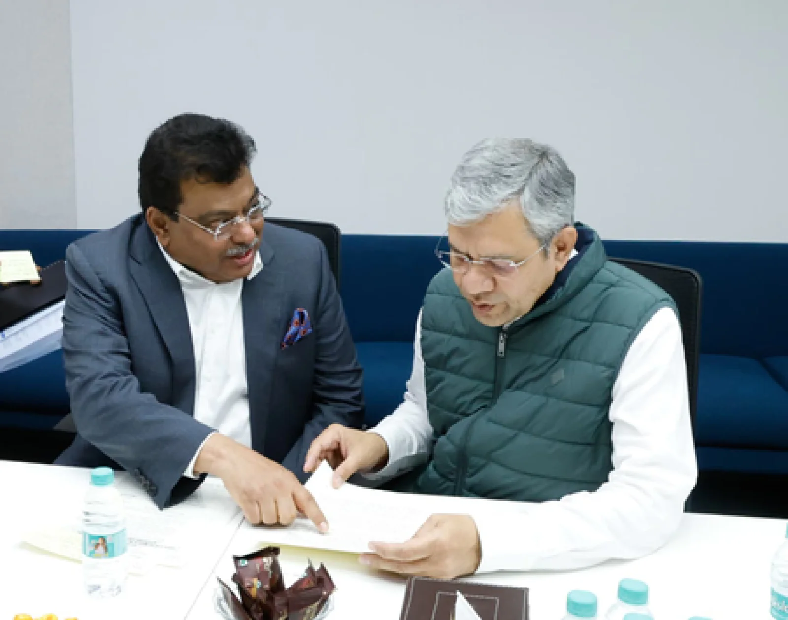 कर्नाटक को मिलेंगी 3 नई रेल सौगातें, मंत्री एमबी पाटिल ने अश्विनी वैष्णव से की मुलाकात