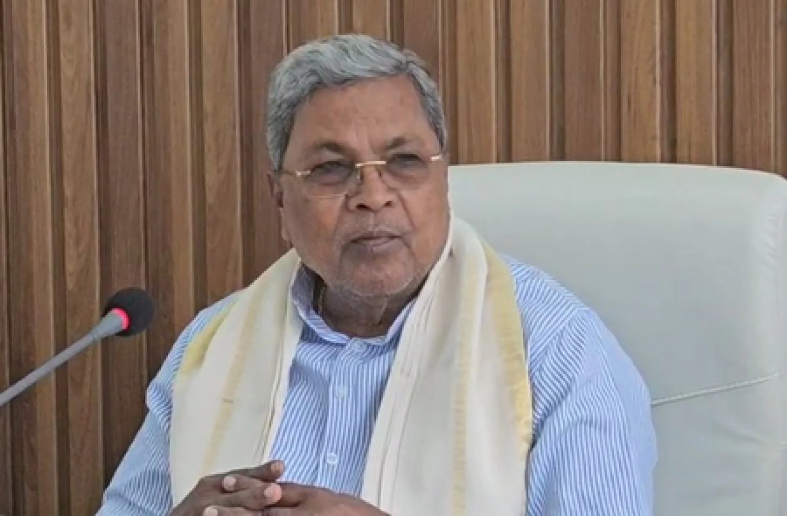 कर्नाटक कांग्रेस में 'नेतृत्व' पर रार? सिद्धारमैया बोले— "हाईकमान का फैसला ही अंतिम," शिवकुमार के बयान से मची सियासी हलचल