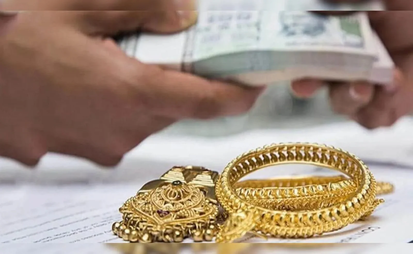 गोल्ड इन्वेस्टमेंट गाइड: सोना खरीदना ही काफी नहीं, टैक्स के ये नियम नहीं जाने तो मुनाफे पर लग सकती है चपत