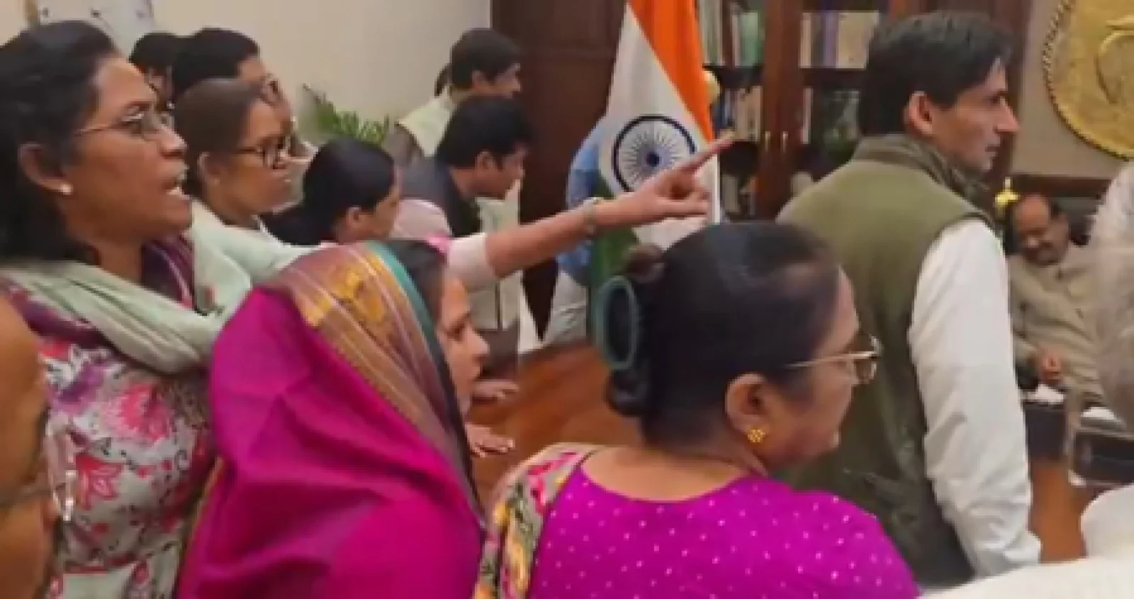 'PM मोदी को देख लेने की दी धमकी', किरेन रिजिजू ने शेयर किया कांग्रेस सांसदों का 'लीक' वीडियो