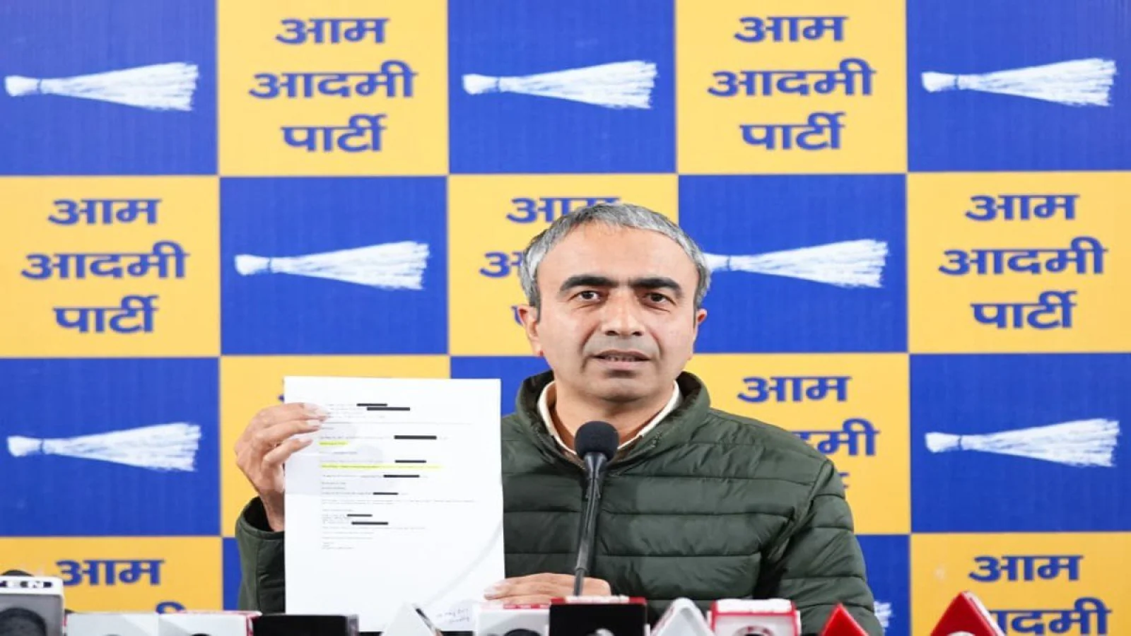 AAP का सनसनीखेज आरोप: 'जेफरी एपस्टीन से डेलिगेशन नहीं, बल्कि निजी तौर पर मिलते थे हरदीप पुरी'