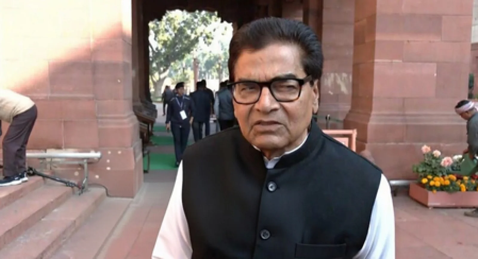 रामगोपाल यादव का निशिकांत दुबे पर पलटवार: "राहुल गांधी की सदस्यता छीनने की बात करने वालों की अपनी सदस्यता पहले जानी चाहिए"