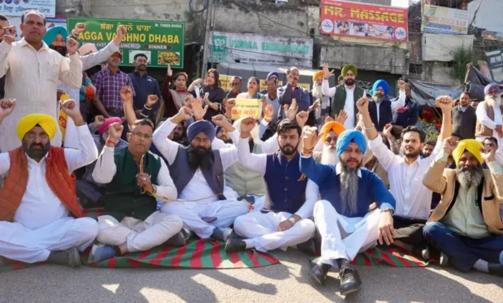 "दलितों और मेहनतकशों का अपमान नहीं सहेगा पंजाब"- मंत्री हरभजन सिंह के पक्ष में 'आप' की ललकार