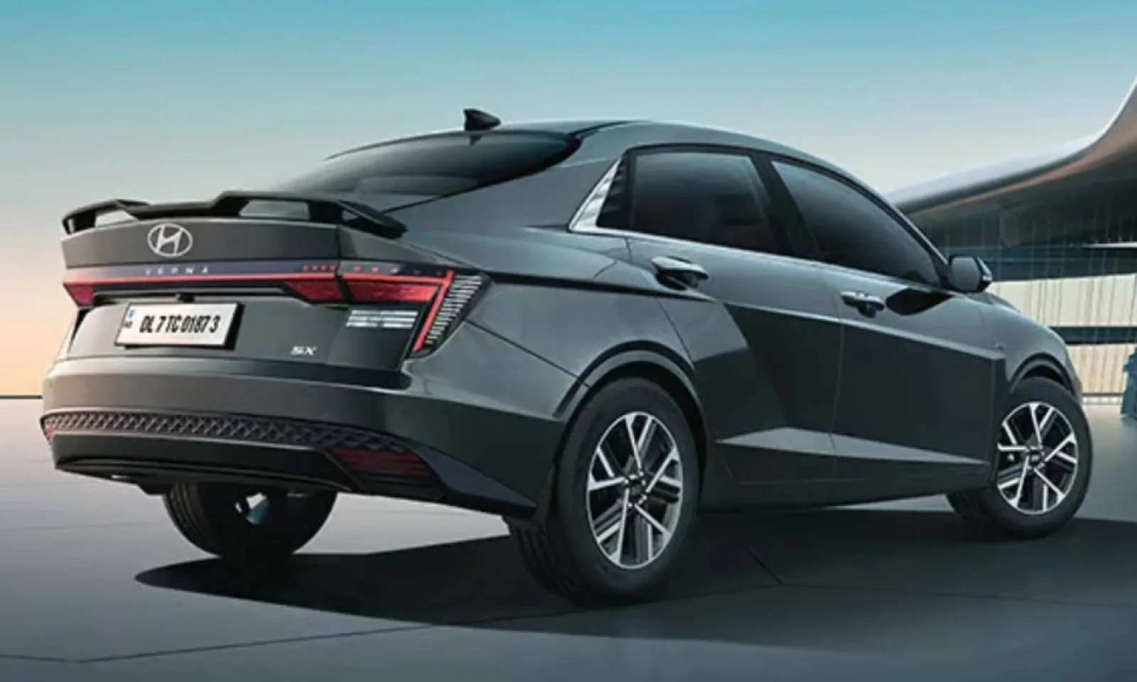 Hyundai Verna Facelift के इंटीरियर में हुआ बड़ा चेंज मिलेंगे पहले से शानदार फीचर्स