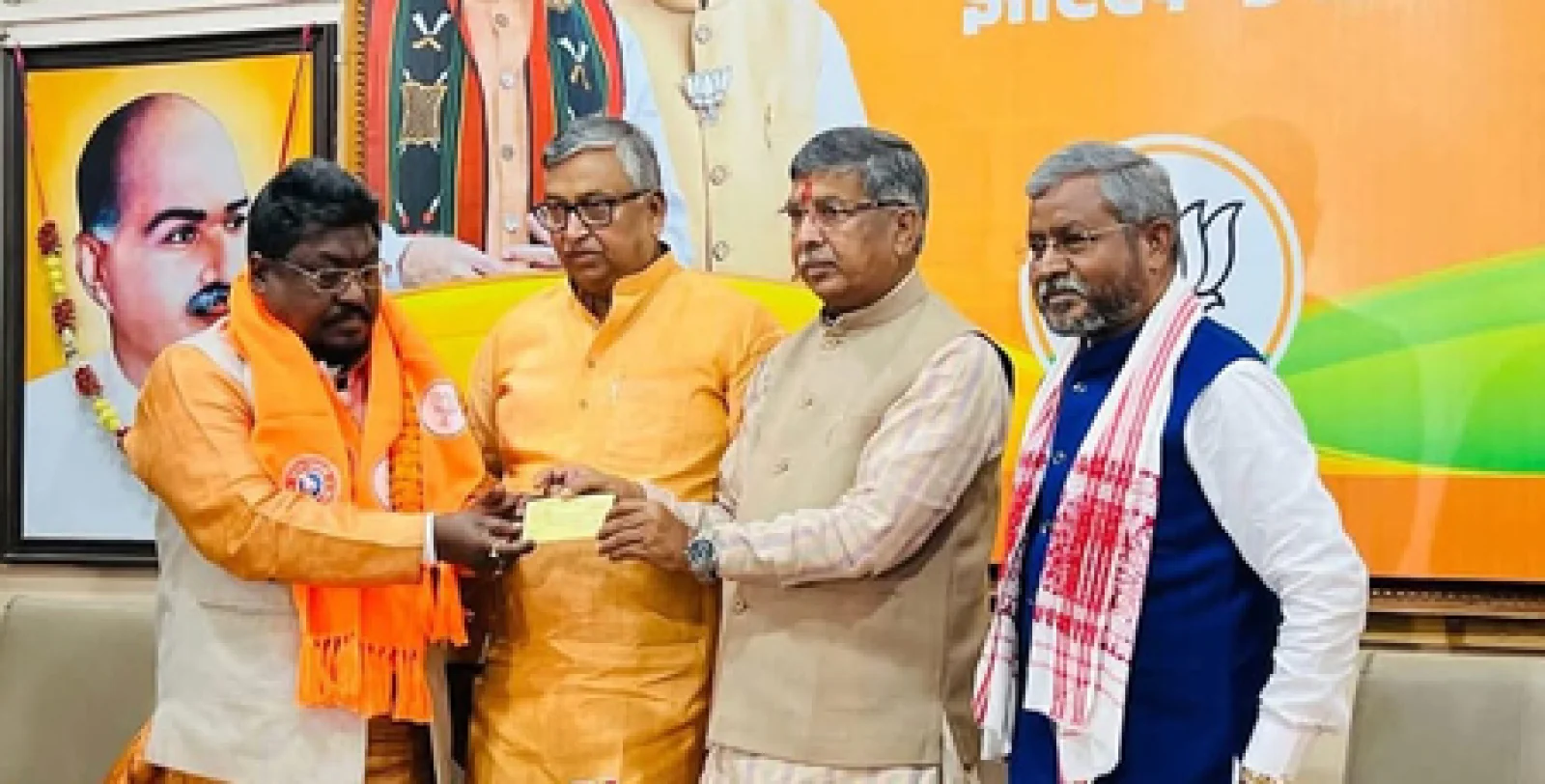 निकाय चुनाव से पहले बदली झारखंड की हवा; भुइयां समाज के कद्दावर नेता अब मोदी के साथ