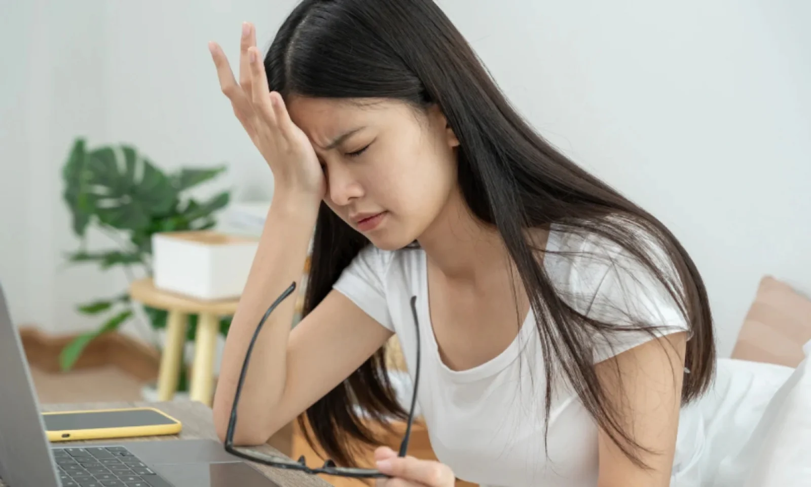 कई हफ्तों तक लगातार आंख का फड़कना हो सकता है गंभीर संकेत