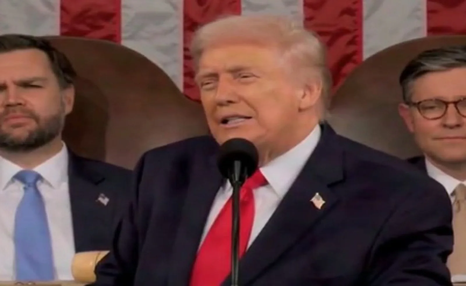 ईरान पर अमेरिकी राजनीति में दरार: रिपब्लिकन ने दी सैन्य तैयारी की चेतावनी, डेमोक्रेट्स ने पेश किया 'वॉर पावर्स' प्रस्ताव