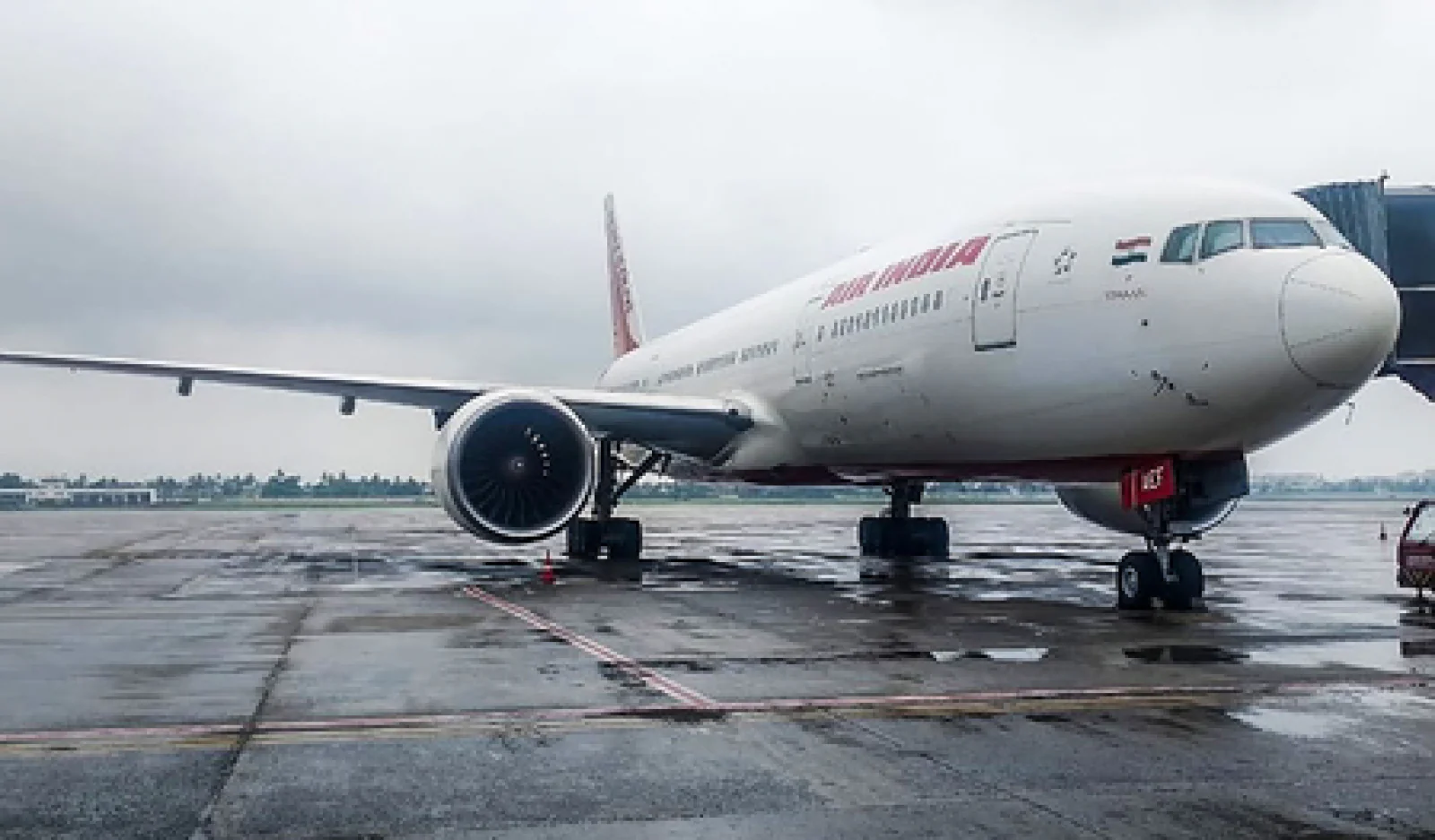 मिडिल ईस्ट में तनाव से बढ़ा संकट: दुबई समेत कई देशों ने बंद किए अपने हवाई अड्डे।