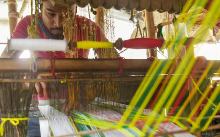 बजट 2026: टेक्सटाइल सेक्टर में आएगा निवेश का सैलाब! 5 नई स्कीमों और मेगा पार्क्स से बढ़ेंगे निर्यात के मौके; युवाओं के लिए 'समर्थ 2.0' का तोहफा।