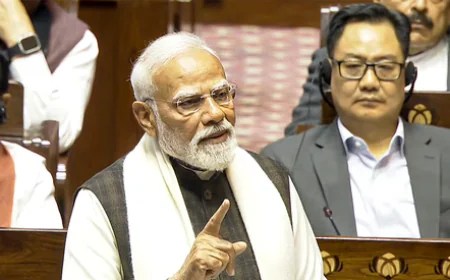 राज्यसभा में गरजे पीएम मोदी: कांग्रेस के 'लटकाने और अटकाने' वाले मॉडल पर साधा निशाना, गिनाए विकास के आंकड़े