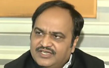 शिवसेना (UBT) का केंद्र पर वार, सावरकर को भारत रत्न देने में देरी पर उठाए सवाल।