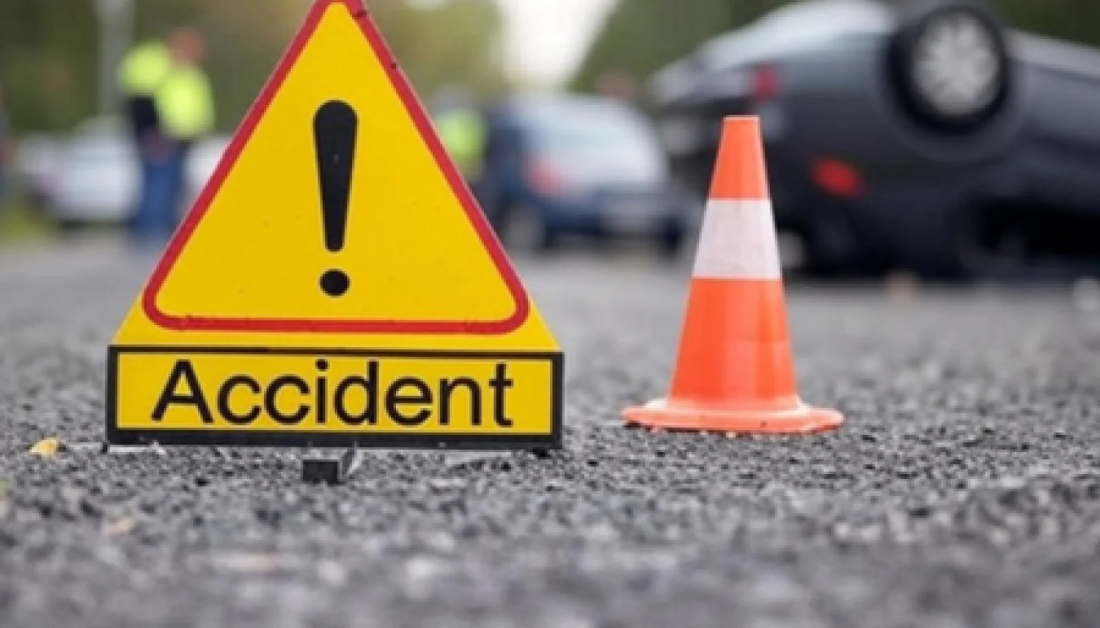 बैतूल में भीषण सड़क हादसा: खड़ी क्रेन में घुसी तेज रफ्तार कार, 3 दोस्तों की मौत, 2 गंभीर