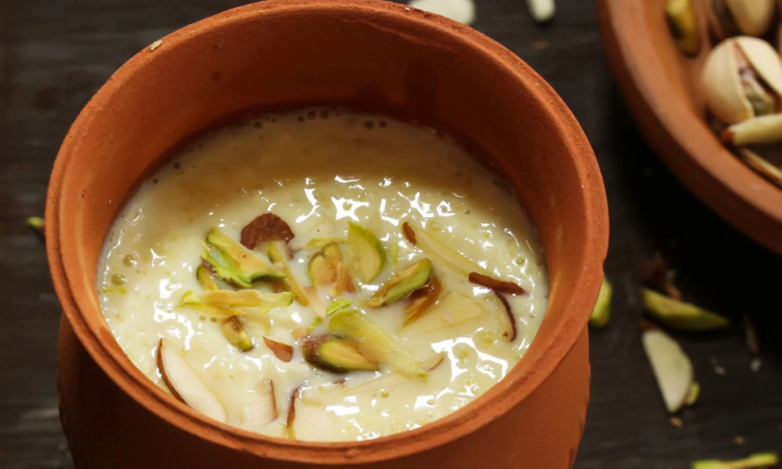 जानें ठंडाई से होने वाले फायदे और बनाने की विधि रखें साथ में कुछ सावधानियां