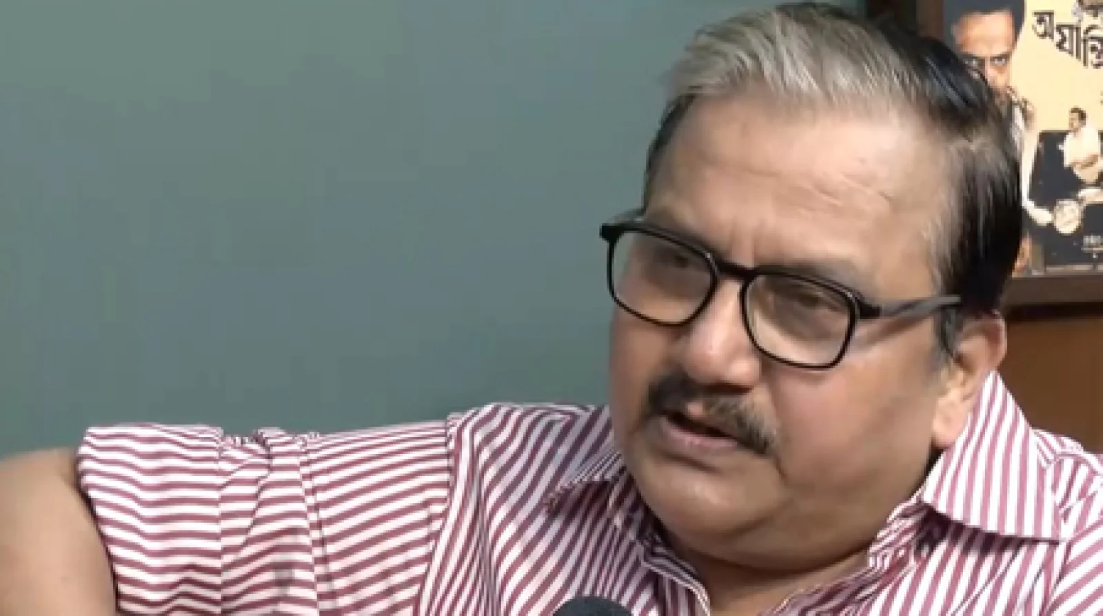 मनोज झा का सरकार पर हमला: "गैस के दाम बढ़ गए, अब कहां गए डमी सिलेंडर वाले नेता?