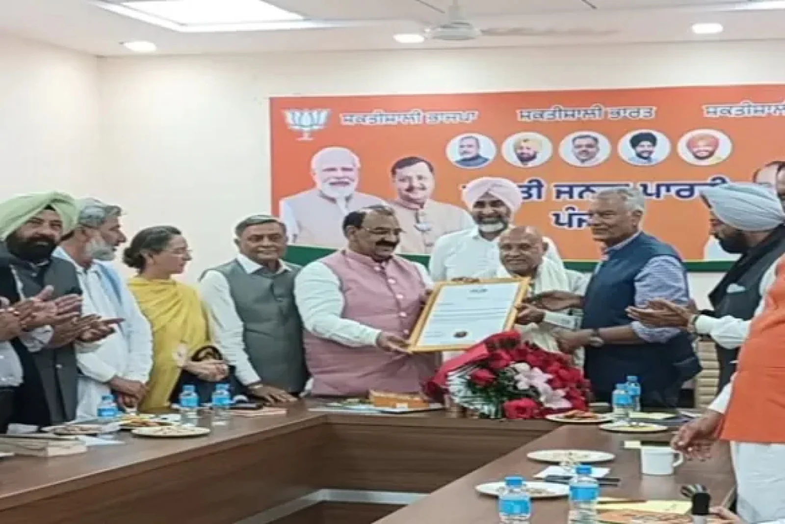 अविनाश राय खन्ना को 'वर्ल्ड बुक ऑफ रिकॉर्ड्स' सम्मान: पंजाब भाजपा कोर कमेटी ने किया भव्य अभिनंदन