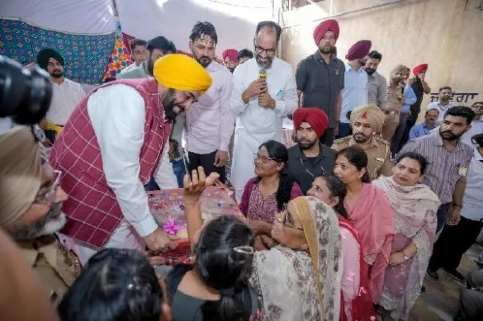 पंजाब के मुख्यमंत्री भगवंत मान का आदमपुर दौरा: 'आप' सरकार की उपलब्धियां गिनाईं; विरोधियों पर तीखा हमला