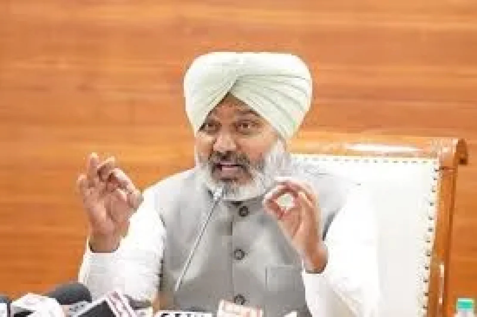 सुखपाल खैरा की टिप्पणी पर भड़के वित्त मंत्री हरपाल चीमा: महिलाओं के अपमान पर कांग्रेस से निष्कासन की मांग; विधानसभा में भारी हंगामा