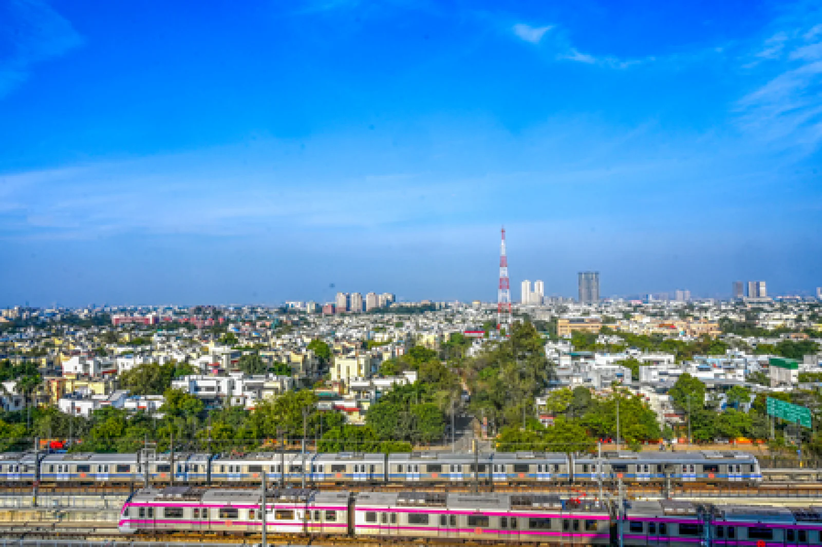 NCR Weather Update: नोएडा-गाजियाबाद की हवा हुई 'साफ', छंट गया प्रदूषण का असर; जानें कब होगी बारिश