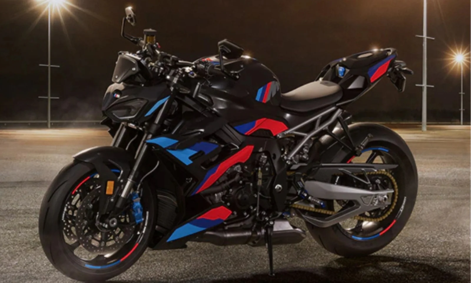 BMW M 1000 R 2026 सुपरबाइक ने मचाई भारत में धूम प्री बुकिंग हुई शुरू