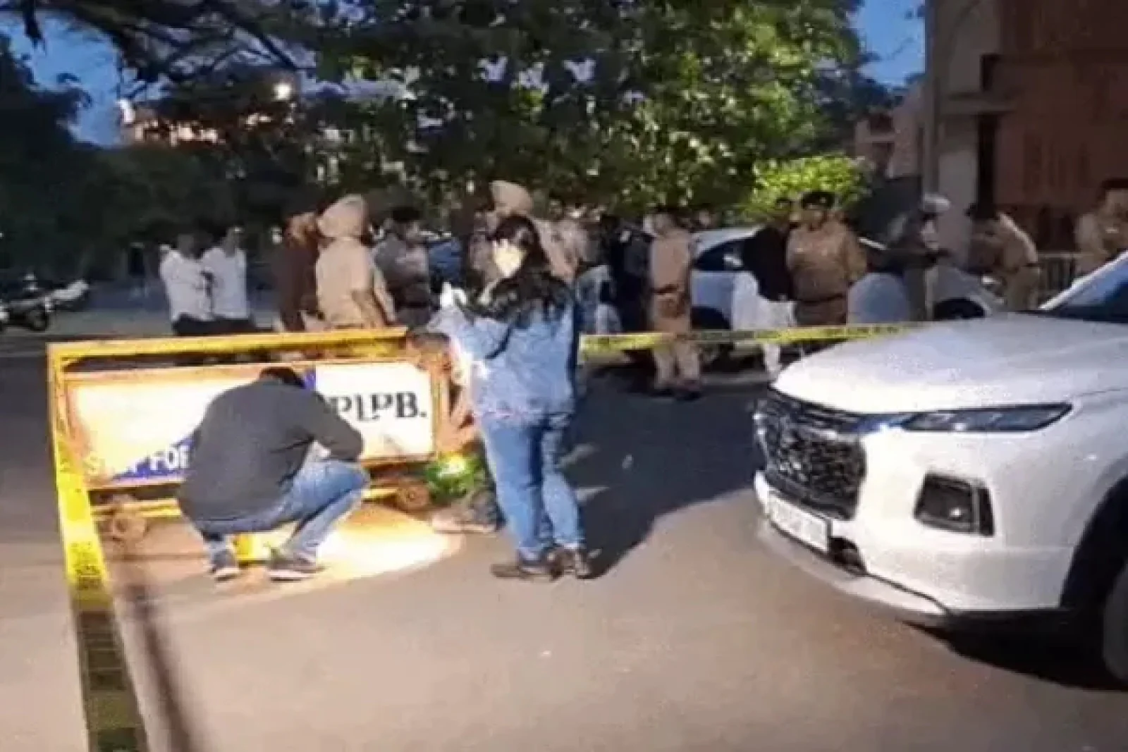 पंजाब यूनिवर्सिटी में सतिंदर सरताज के शो से पहले फायरिंग; छात्र नेता पर हमला, कैंपस में दहशत