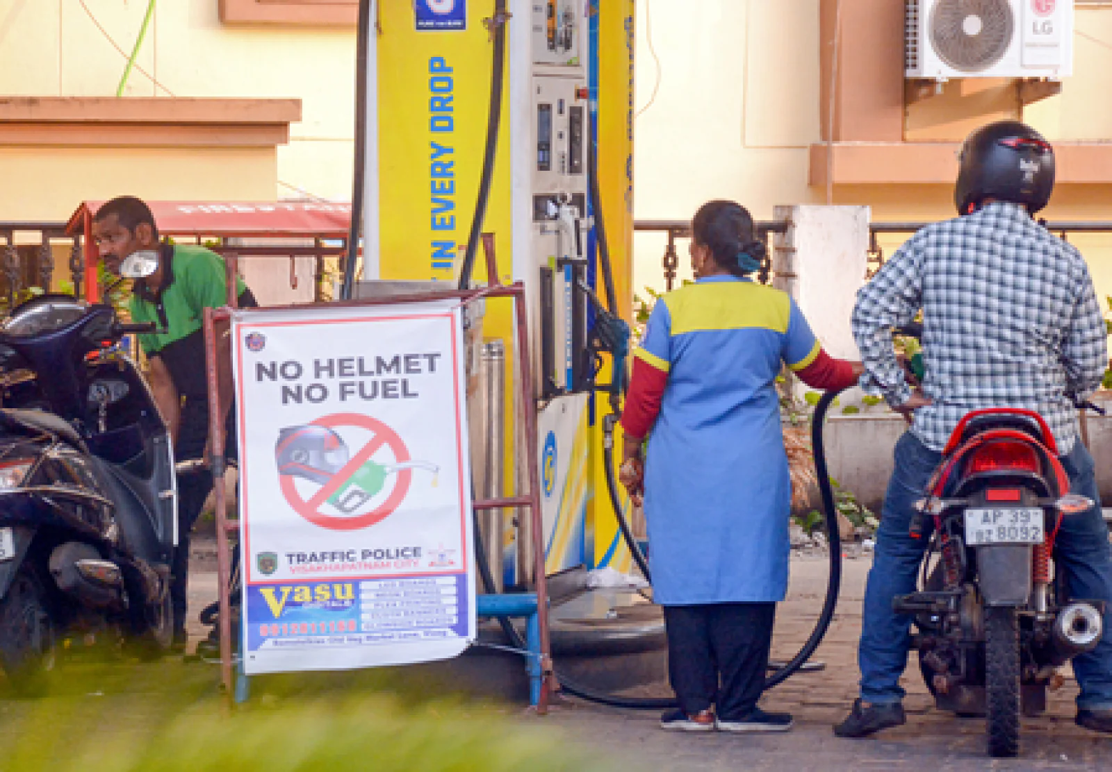 आम आदमी को राहत! नहीं बढ़े साधारण पेट्रोल के दाम, जानें क्यों केवल प्रीमियम पेट्रोल हुआ महंगा