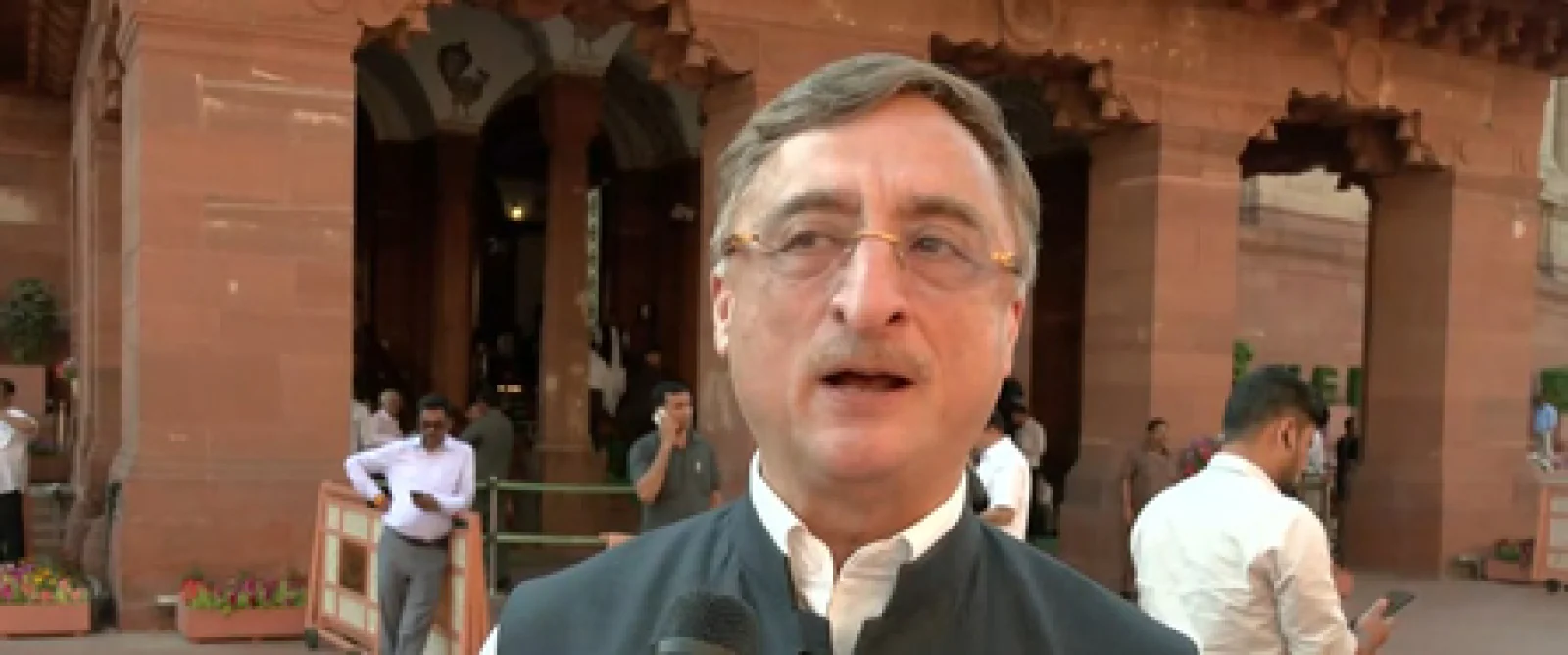 सुप्रीम कोर्ट का फैसला: धर्म परिवर्तन के बाद SC स्टेटस पर बोले विवेक तन्खा; UCC और पश्चिम एशिया संकट पर भी रखी राय