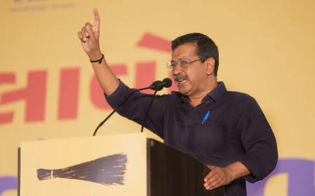 गुजरात में केजरीवाल का 'दिल्ली मॉडल'! गांधीनगर रैली में बोले-"अब आम आदमी का बेटा लड़ेगा चुनाव"