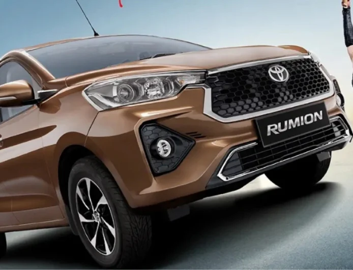 Toyota Rumion Base E MT वेरिएंट ने मचाया तहलका आई कम बजट में