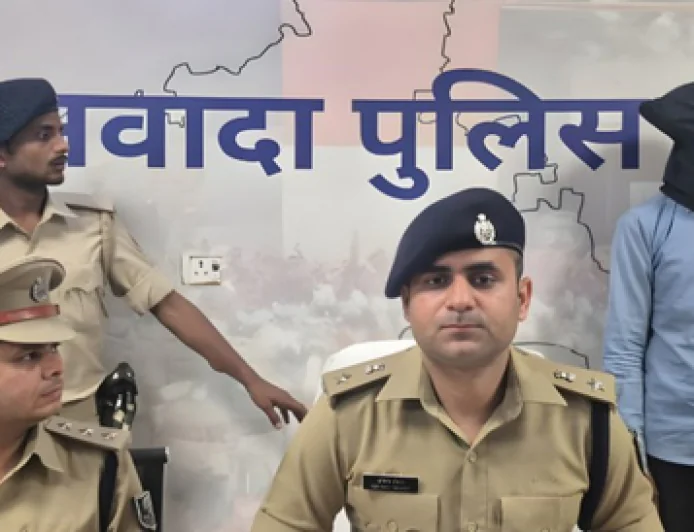 नवादा पुलिस की बड़ी कामयाबी: डेलवा गांव से AK-47 बरामद; लेवी वसूलने वाला गिरफ्तार
