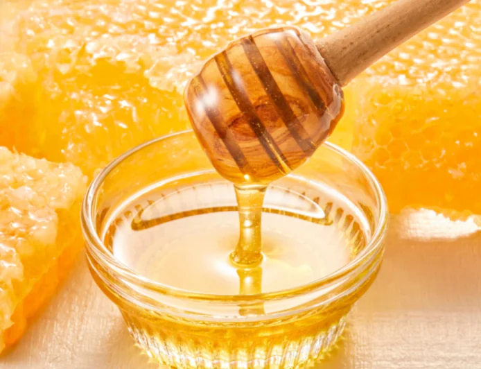कही आप भी तो नहीं पी रहे नकली शहद करें असली शहद की पहचान जानें फायदे