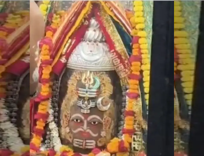 Mahakal Bhasma Aarti: चैत्र दशमी पर बाबा महाकाल का दिव्य शृंगार; मस्तक पर 'ॐ' सजाकर दिया विश्व शांति का संदेश