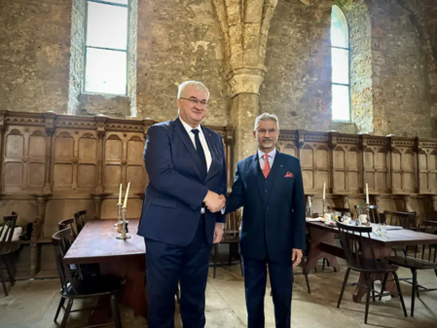 र और यूक्रेनी विदेश मंत्री की पेरिस में वार्ता; पश्चिम एशिया संकट और वैश्विक व्यापार मार्गों पर चर्चा