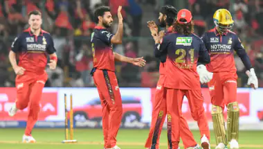 बेंगलुरु में 'विराट' गर्जना: आरसीबी ने चेन्नई को 43 रनों से रौंदा, टिम डेविड और पडिक्कल की तूफानी बल्लेबाजी